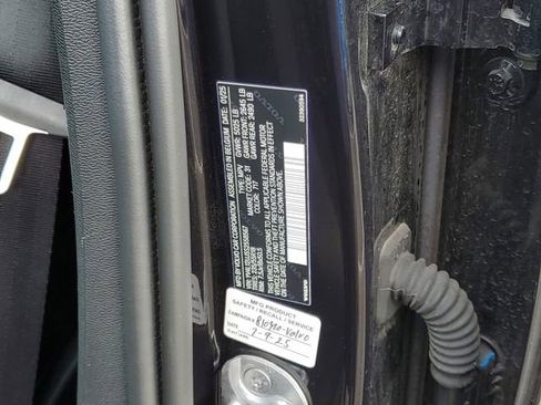 Used 2025 Volvo XC40 B5 Core image 34