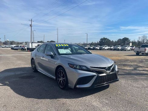 Used 2023 Toyota Camry SE FWD image 5