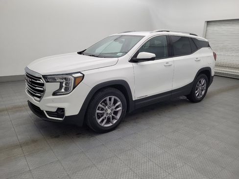 Used 2022 GMC Terrain SLT w/ Tech Package image 2