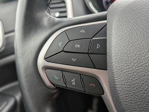 Used 2019 Jeep Grand Cherokee Altitude AWD/4WD image 23