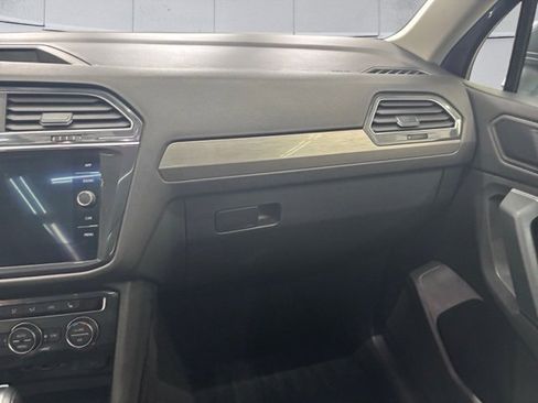 Used 2019 Volkswagen Tiguan SE w/ Panoramic Sunroof Package image 14