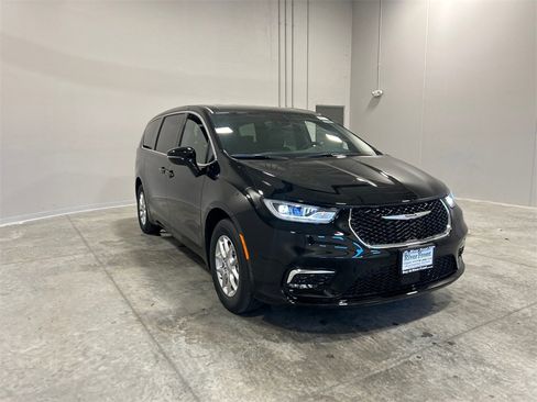 New 2025 Chrysler Pacifica Select image 4