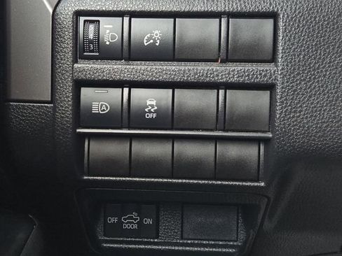 Certified 2025 Toyota Tacoma SR5 AWD/4WD image 25