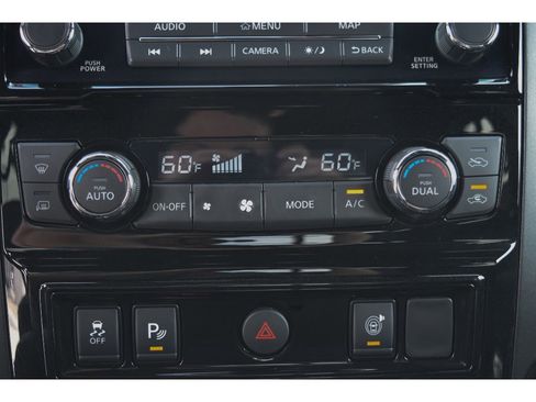 Used 2024 Nissan Titan PRO-4X image 22