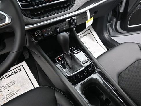 New 2026 Jeep Compass Latitude image 20