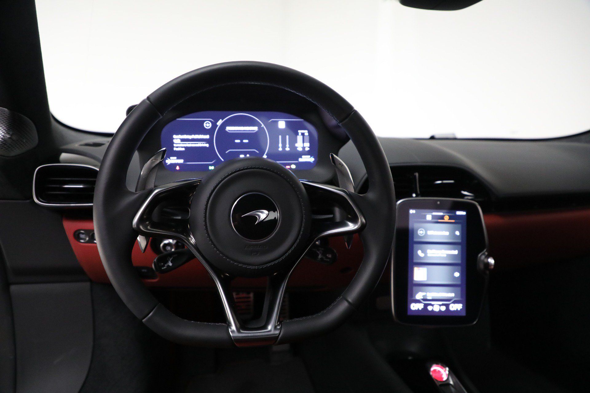 Used 2024 McLaren Artura RWD image 27