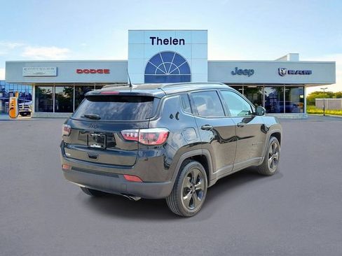 Used 2019 Jeep Compass Latitude FWD image 5