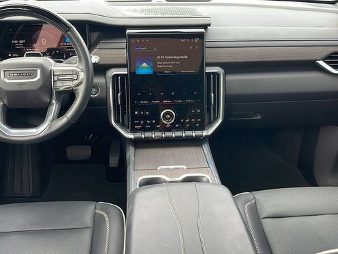 Used 2024 GMC Acadia Denali w/ Super Cruise Package FWD image 17