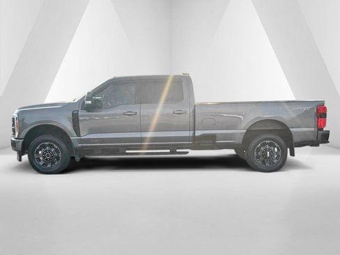 Used 2023 Ford F250 Lariat w/ Sport Appearance Package AWD/4WD image 4