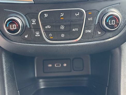 Used 2024 Chevrolet Equinox LT AWD/4WD image 32