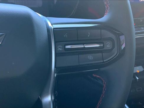 Used 2025 Chevrolet Colorado Z71 image 24