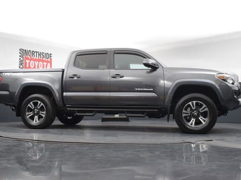 Used 2017 Toyota Tacoma TRD Sport w/ Tow Package (A/T) AWD/4WD image 31
