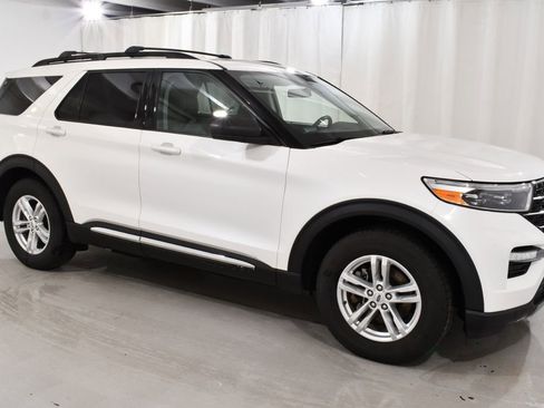 Used 2021 Ford Explorer XLT w/ Equipment Group 202A AWD/4WD image 5