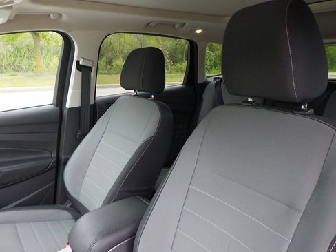 Used 2016 Ford Escape SE FWD image 9