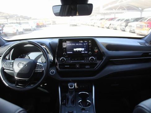 Used 2021 Toyota Highlander XSE image 24