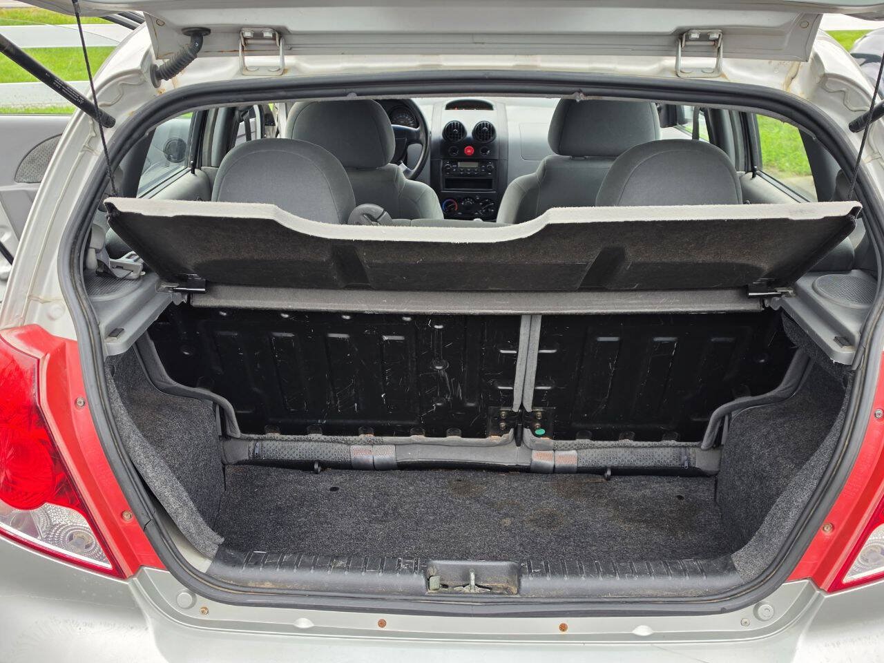 Used 2004 Chevrolet Aveo Hatchback FWD image 16