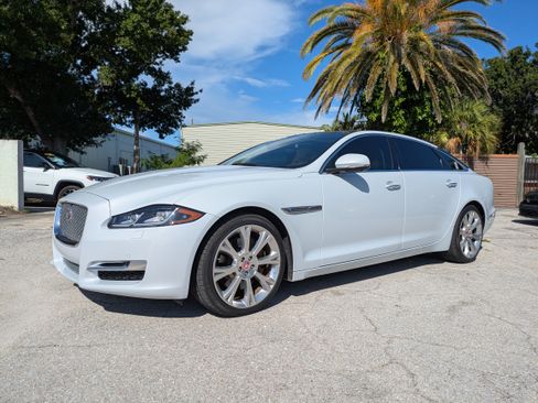Used 2017 Jaguar XJ L Portfolio RWD image 12
