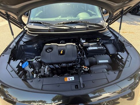Used 2025 Kia Soul LX w/ LX Technology Package FWD image 28