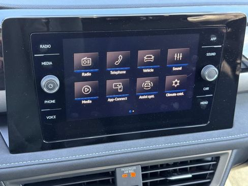 Used 2025 Volkswagen Taos SE image 24