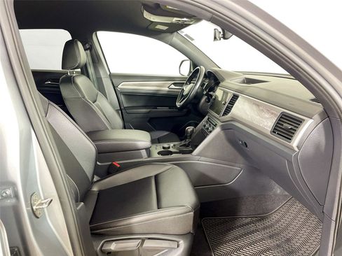 Used 2020 Volkswagen Atlas Cross Sport SE w/ Towing Package image 26