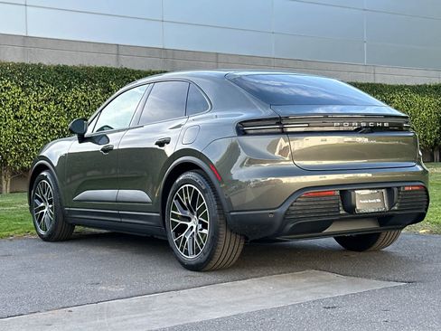 New 2026 Porsche Macan Electric image 3