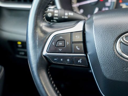 Used 2021 Toyota Highlander XLE image 46