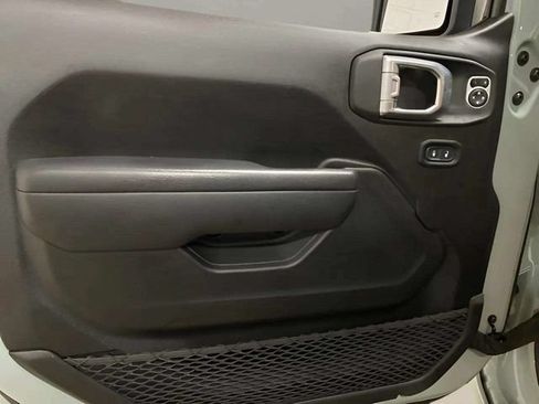Used 2024 Jeep Wrangler Unlimited AWD/4WD image 22