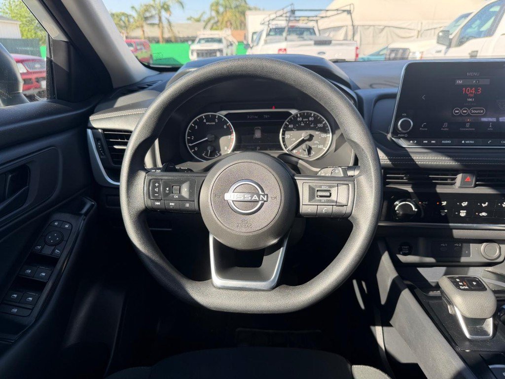 Used 2024 Nissan Rogue S FWD image 27