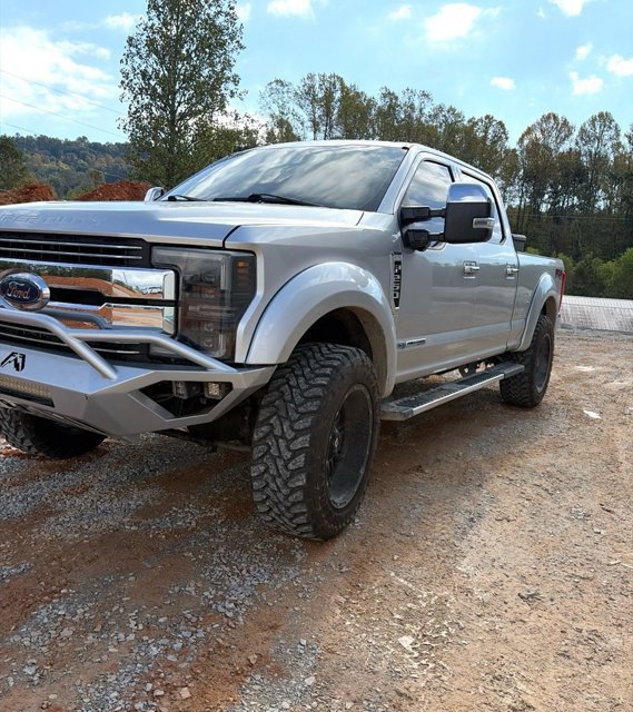 Used 2018 Ford F250 4x4 Crew Cab Super Duty image 2