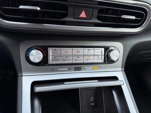 Used 2023 Hyundai Kona SE image 30