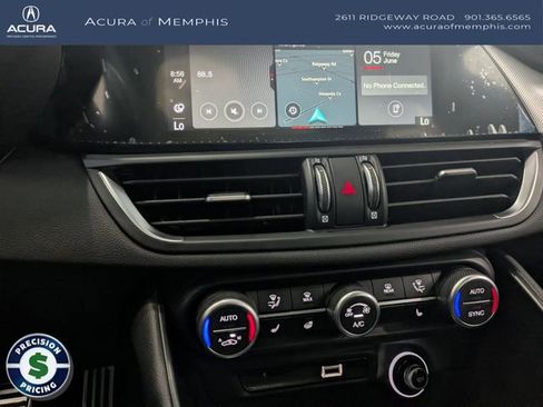 Used 2025 Alfa Romeo Giulia AWD w/ Driving Assist Package image 20