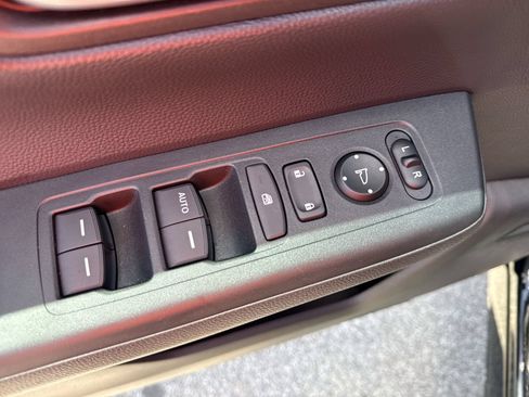Used 2025 Honda CR-V LX image 15