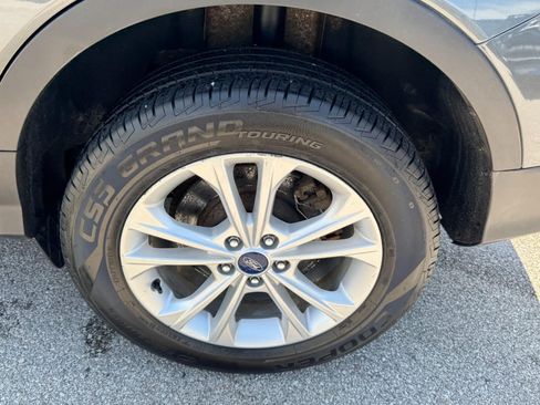 Used 2017 Ford Escape SE AWD/4WD image 7