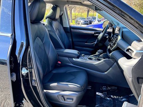 Used 2023 Toyota Highlander Platinum image 9