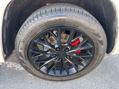 Used 2022 Jeep Grand Cherokee Summit w/ Luxury Tech Group V image 11