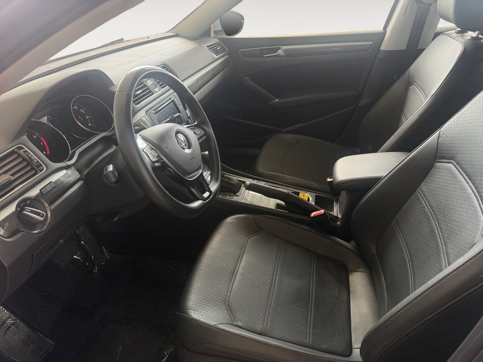 Used 2017 Volkswagen Passat 1.8T SE FWD image 19