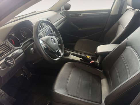 Used 2017 Volkswagen Passat 1.8T SE FWD image 19