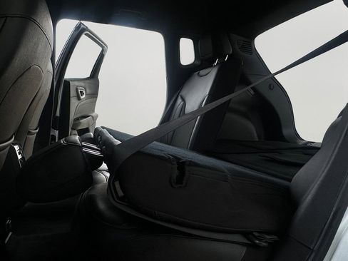 Used 2024 Jeep Compass Latitude image 24