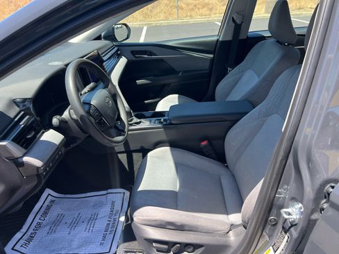 Used 2025 Toyota Camry LE w/ Convenience Package FWD image 11