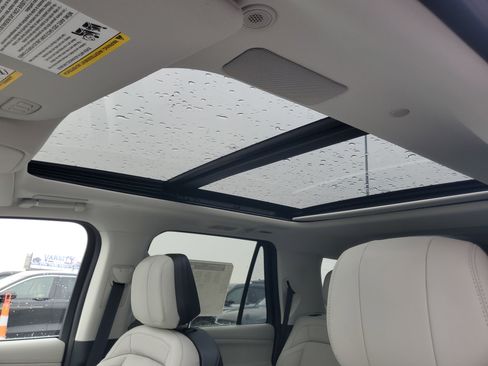 New 2026 Lincoln Navigator Reserve image 11