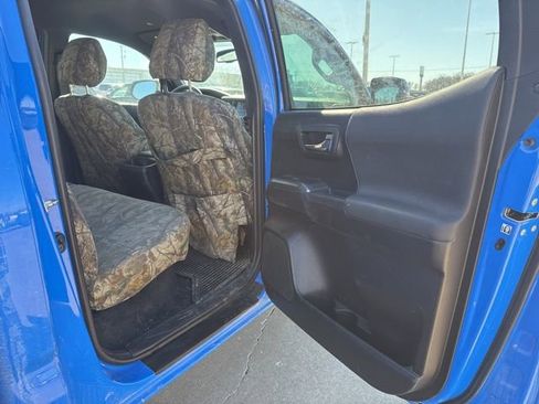 Used 2020 Toyota Tacoma TRD Off-Road image 18