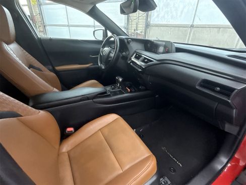 Used 2019 Lexus UX 200 w/ Premium Package image 16