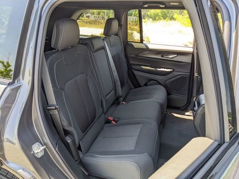 Used 2026 Jeep Grand Cherokee Laredo image 36