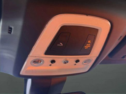 Used 2018 Rolls-Royce Dawn image 44