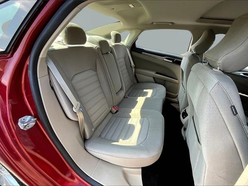 Used 2019 Ford Fusion SE image 26