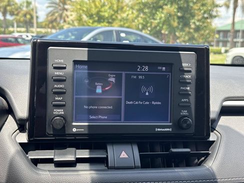 Used 2021 Toyota RAV4 XLE AWD/4WD image 22