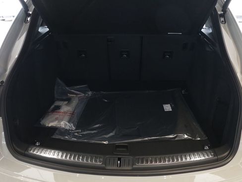 New 2026 Porsche Macan image 35