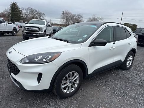 Certified 2022 Ford Escape SE w/ Convenience Package AWD/4WD image 2