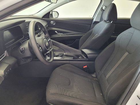 Used 2024 Hyundai Elantra SE image 17