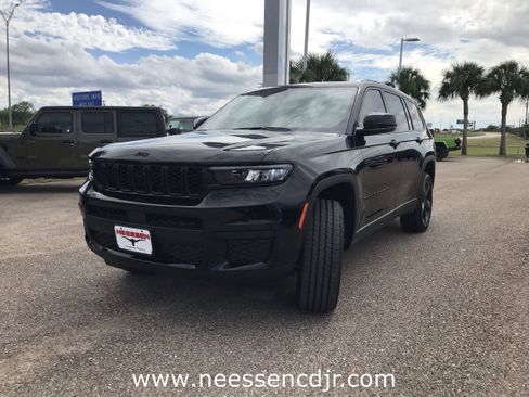 New 2025 Jeep Grand Cherokee L Altitude image 3